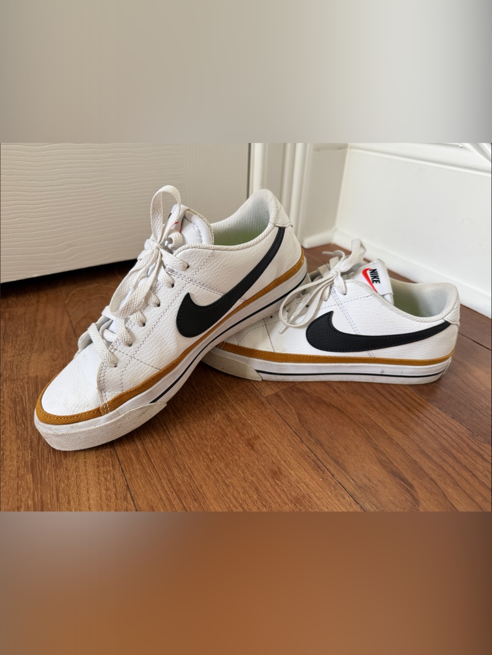 Nike Women’s Court Legacy / Size 8